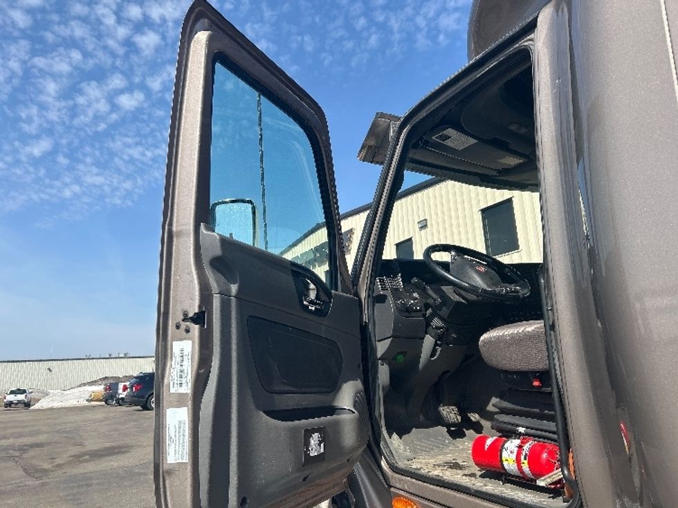 Sleeper Tractor-Heavy Duty Tractors-International-2022-LT625-Rothschild-WI-306,732\n\t\tmiles-$ 61,750 - Image 9