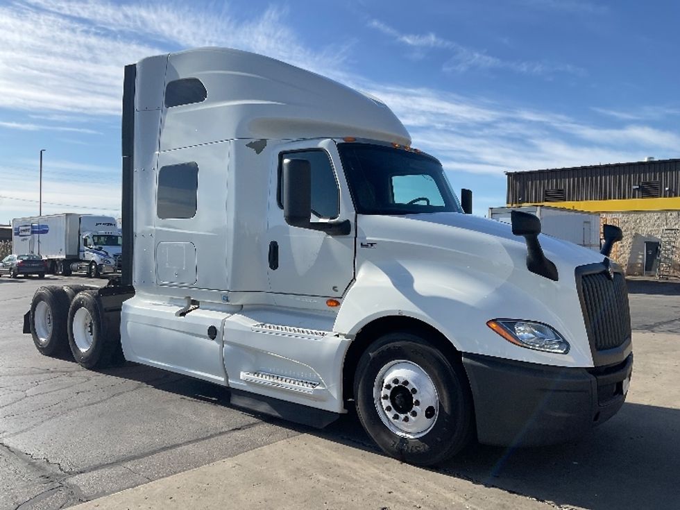 Sleeper Tractor-Heavy Duty Tractors-International-2022-LT625-Rothschild-WI-580,504\n\t\tmiles-$ 44,250 - Image 1