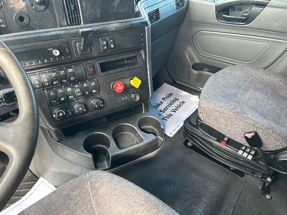 Sleeper Tractor-Heavy Duty Tractors-International-2022-LT625-Rothschild-WI-580,504\n\t\tmiles-$ 44,250 - Image 12