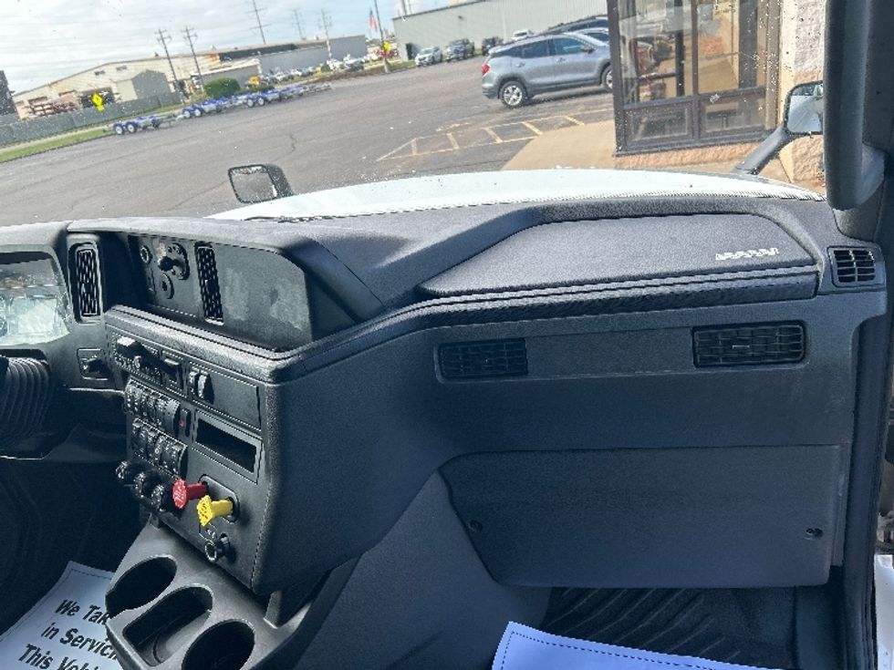 Sleeper Tractor-Heavy Duty Tractors-International-2022-LT625-Rothschild-WI-580,504\n\t\tmiles-$ 44,250 - Image 14