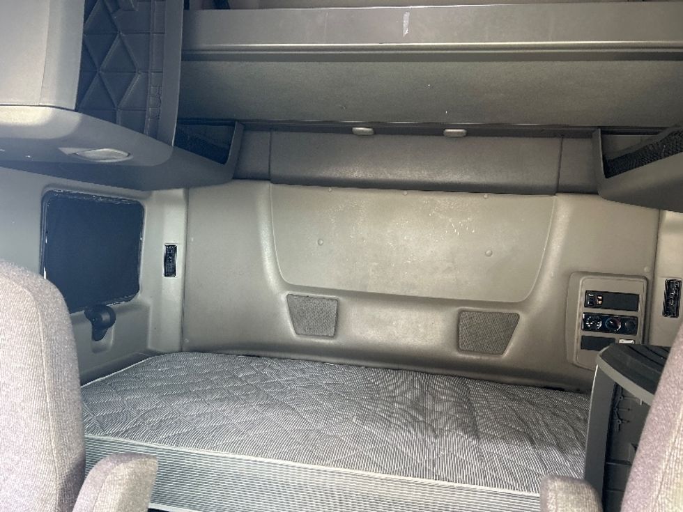 Sleeper Tractor-Heavy Duty Tractors-International-2022-LT625-Rothschild-WI-580,504\n\t\tmiles-$ 44,250 - Image 16