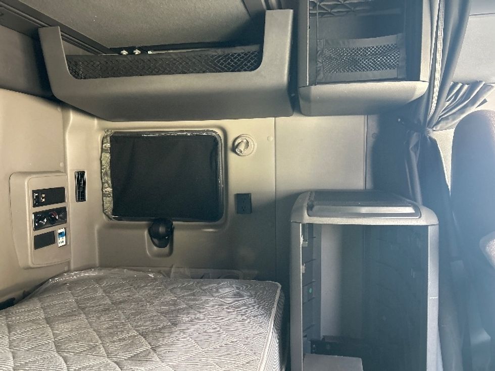 Sleeper Tractor-Heavy Duty Tractors-International-2022-LT625-Rothschild-WI-580,504\n\t\tmiles-$ 44,250 - Image 18