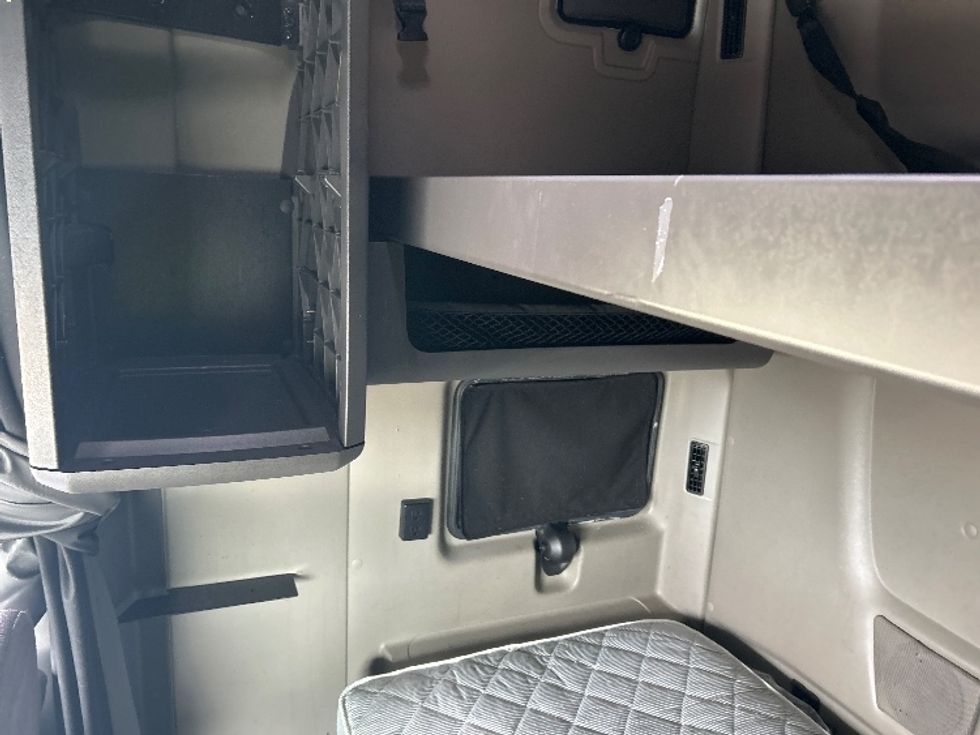 Sleeper Tractor-Heavy Duty Tractors-International-2022-LT625-Rothschild-WI-580,504\n\t\tmiles-$ 44,250 - Image 19