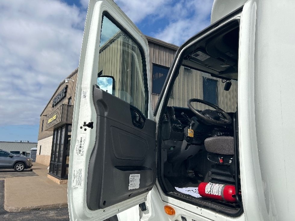 Sleeper Tractor-Heavy Duty Tractors-International-2022-LT625-Rothschild-WI-580,504\n\t\tmiles-$ 44,250 - Image 9