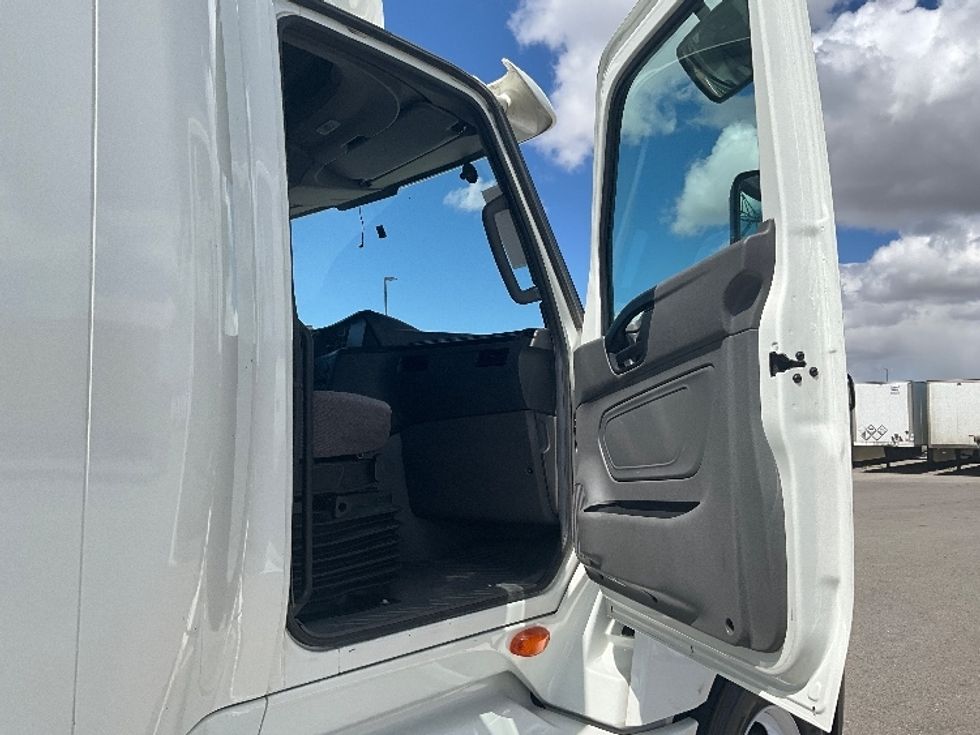 Sleeper Tractor-Heavy Duty Tractors-International-2022-LT625-Salt Lake City-UT-484,252\n\t\tmiles-$ 36,750 - Image 13