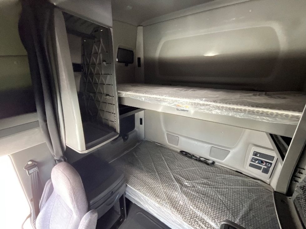 Sleeper Tractor-Heavy Duty Tractors-International-2022-LT625-Salt Lake City-UT-484,252\n\t\tmiles-$ 36,750 - Image 16