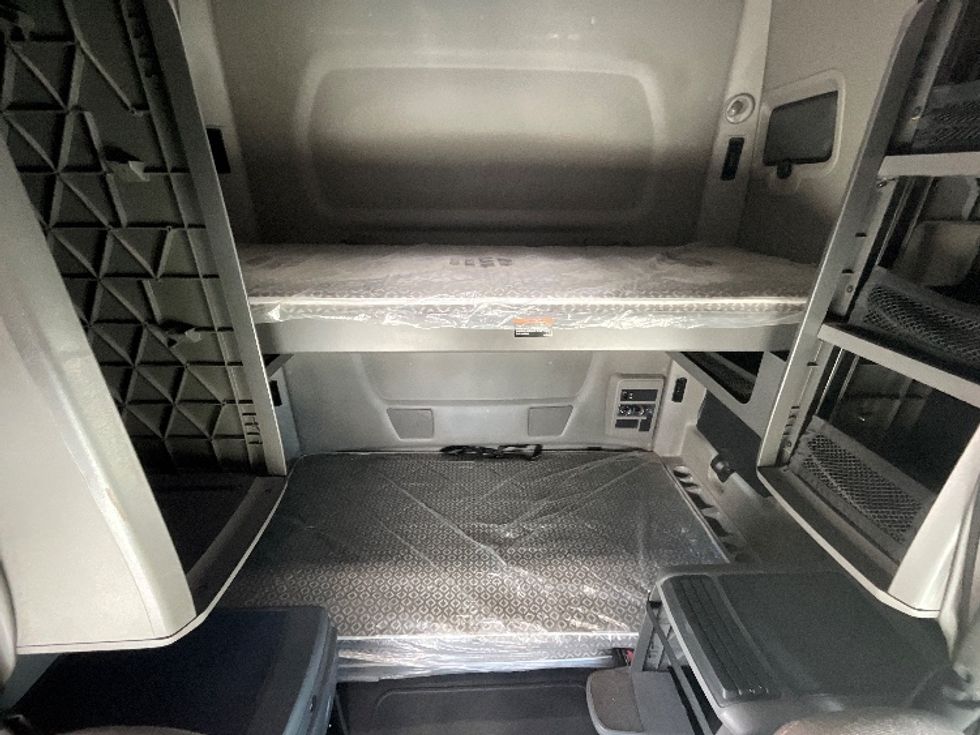 Sleeper Tractor-Heavy Duty Tractors-International-2022-LT625-Salt Lake City-UT-484,252\n\t\tmiles-$ 36,750 - Image 17