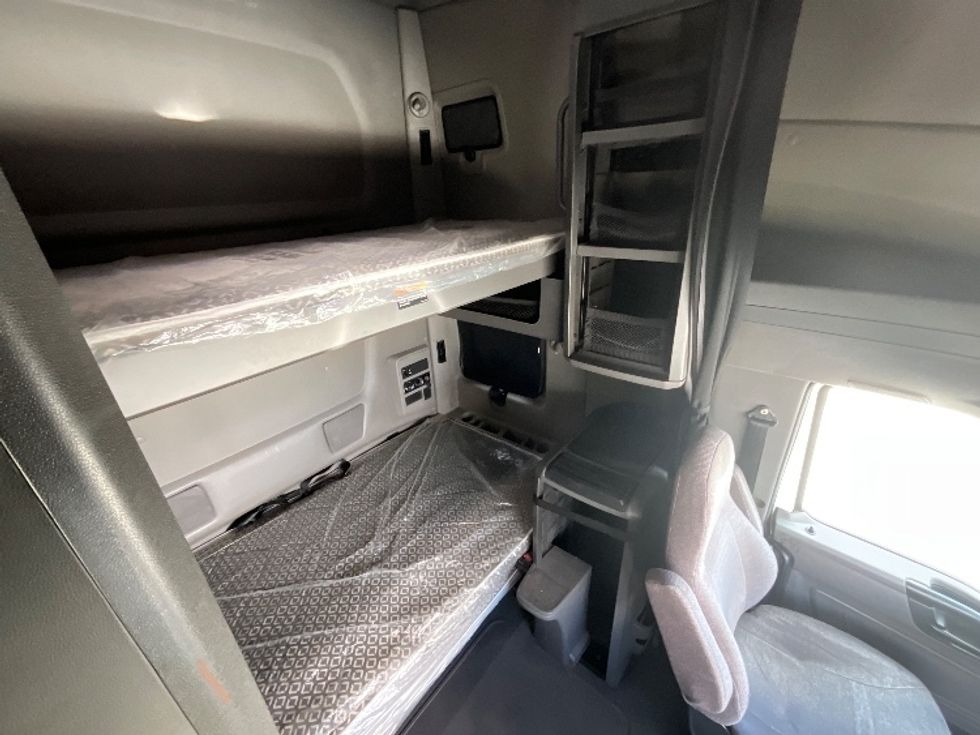 Sleeper Tractor-Heavy Duty Tractors-International-2022-LT625-Salt Lake City-UT-484,252\n\t\tmiles-$ 36,750 - Image 18