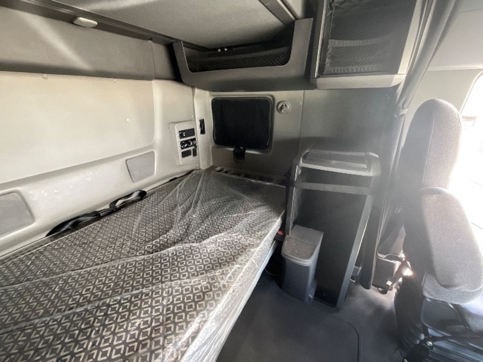 Sleeper Tractor-Heavy Duty Tractors-International-2022-LT625-Salt Lake City-UT-484,252\n\t\tmiles-$ 36,750 - Image 22