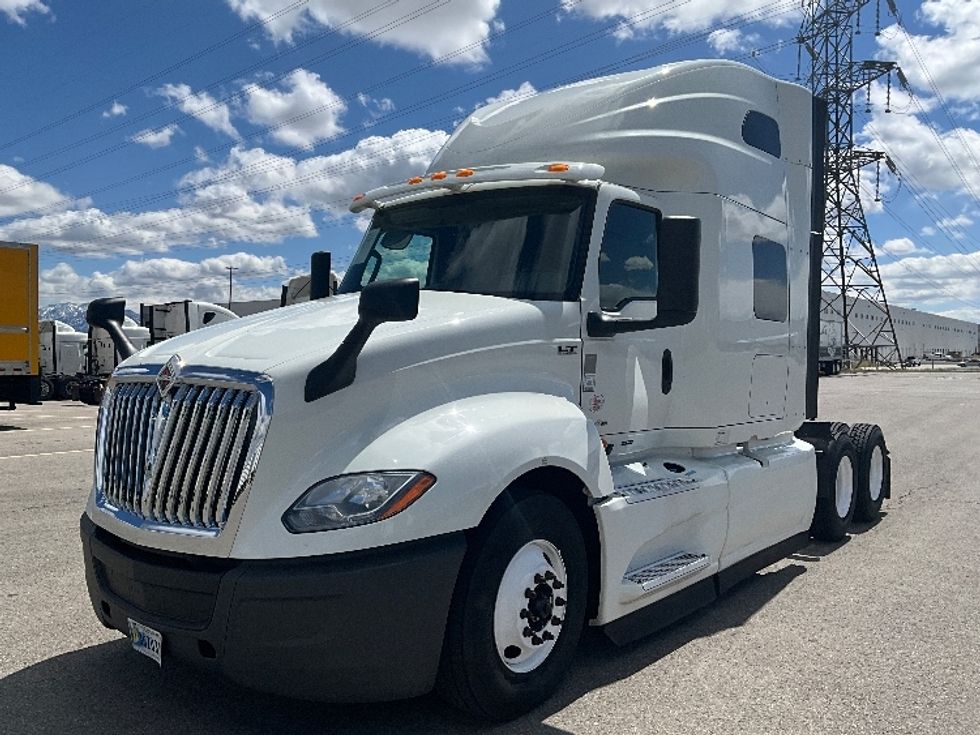 Sleeper Tractor-Heavy Duty Tractors-International-2022-LT625-Salt Lake City-UT-484,252\n\t\tmiles-$ 36,750 - Image 3