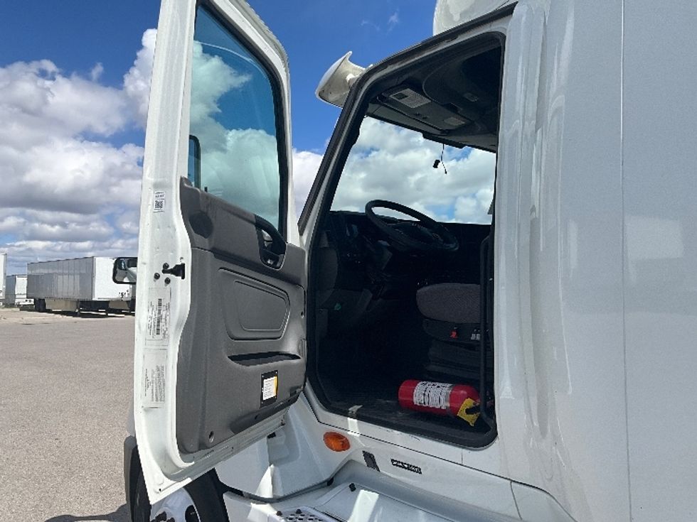 Sleeper Tractor-Heavy Duty Tractors-International-2022-LT625-Salt Lake City-UT-484,252\n\t\tmiles-$ 36,750 - Image 9