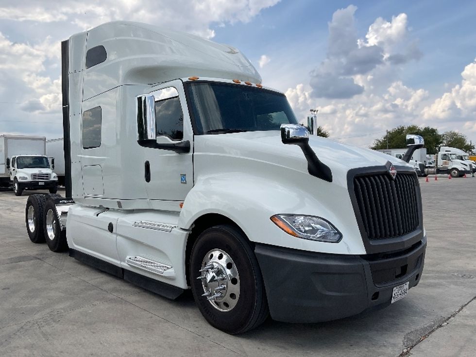 Sleeper Tractor-Heavy Duty Tractors-International-2022-LT625-San Antonio-TX-221,729\n\t\tmiles-$ 86,250 - Image 1