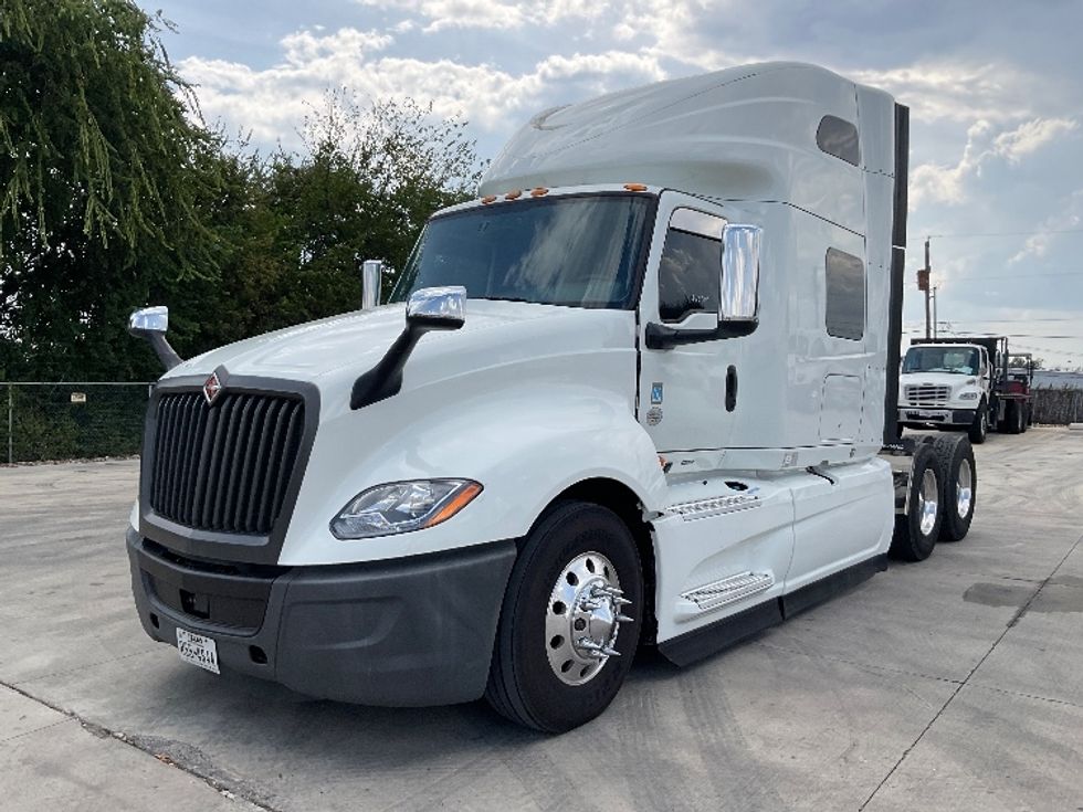 Sleeper Tractor-Heavy Duty Tractors-International-2022-LT625-San Antonio-TX-221,729\n\t\tmiles-$ 86,250 - Image 3
