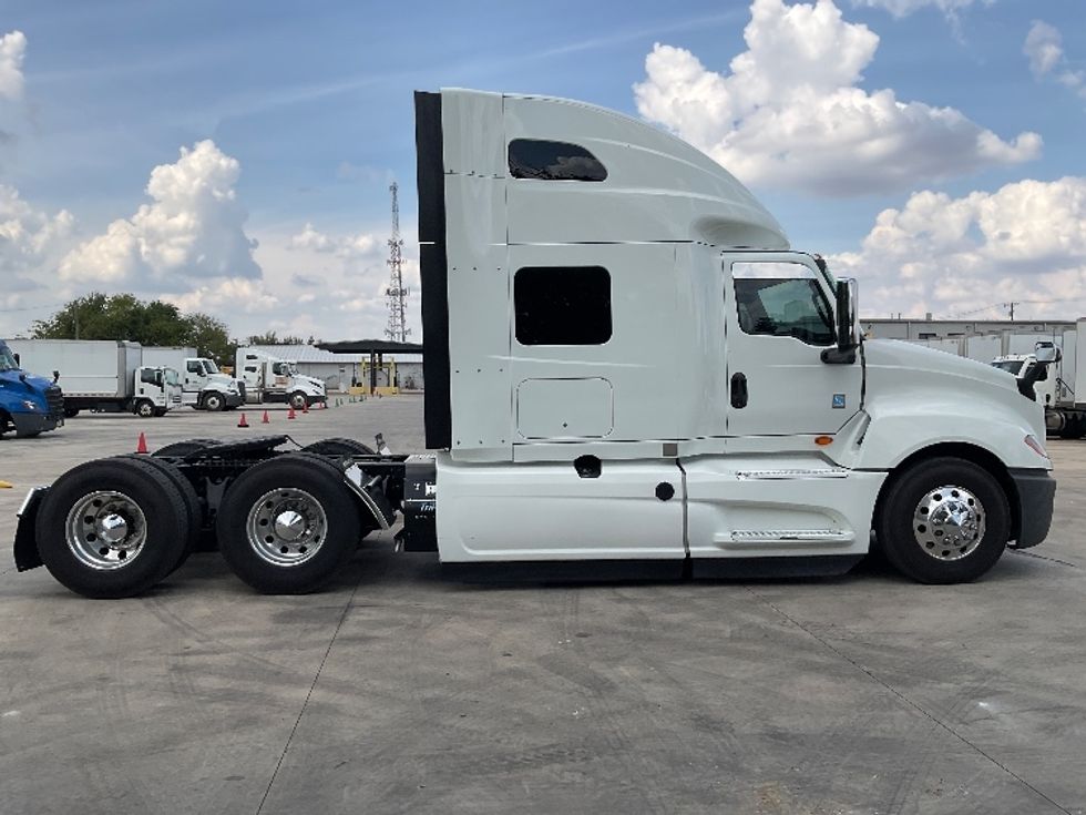 Sleeper Tractor-Heavy Duty Tractors-International-2022-LT625-San Antonio-TX-221,729\n\t\tmiles-$ 86,250 - Image 8