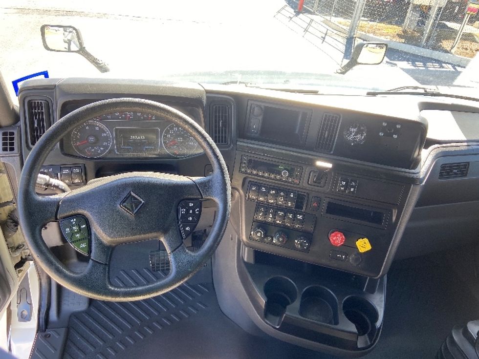 Sleeper Tractor-Heavy Duty Tractors-International-2022-LT625-San Antonio-TX-312,613\n\t\tmiles-$ 72,000 - Image 11