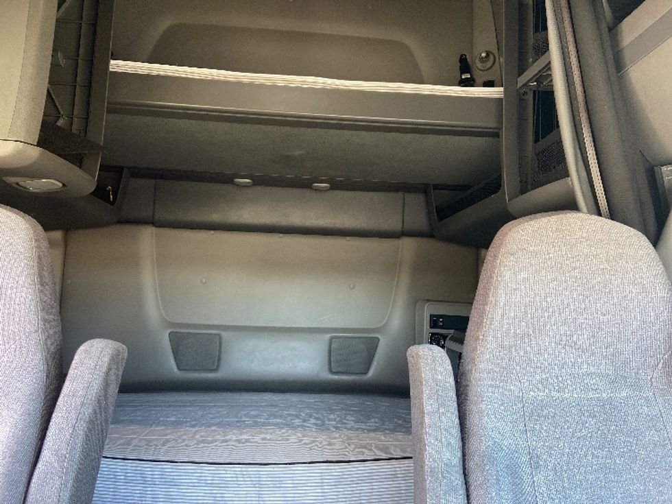 Sleeper Tractor-Heavy Duty Tractors-International-2022-LT625-San Antonio-TX-312,613\n\t\tmiles-$ 72,000 - Image 16