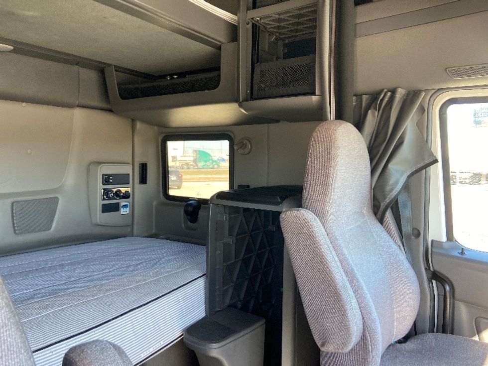 Sleeper Tractor-Heavy Duty Tractors-International-2022-LT625-San Antonio-TX-312,613\n\t\tmiles-$ 72,000 - Image 18