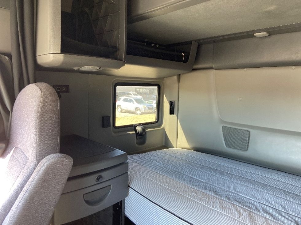 Sleeper Tractor-Heavy Duty Tractors-International-2022-LT625-San Antonio-TX-312,613\n\t\tmiles-$ 72,000 - Image 19