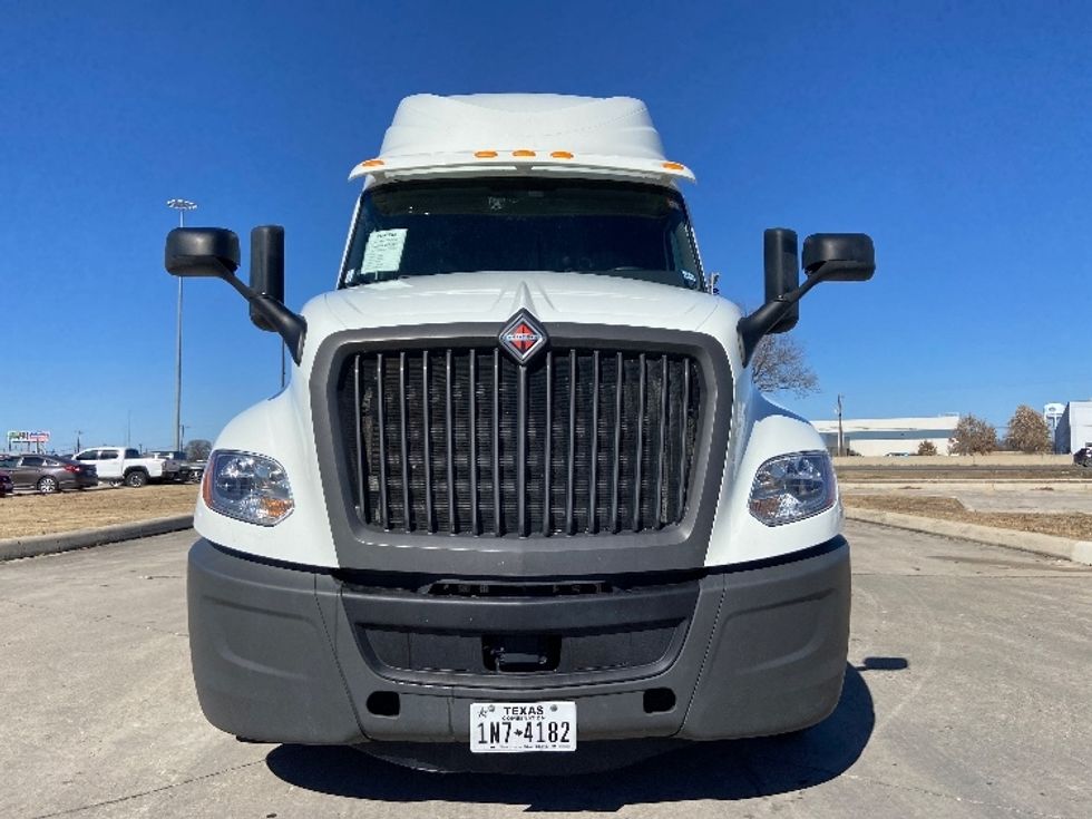 Sleeper Tractor-Heavy Duty Tractors-International-2022-LT625-San Antonio-TX-312,613\n\t\tmiles-$ 72,000 - Image 2