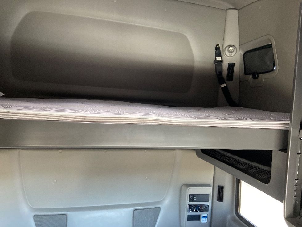 Sleeper Tractor-Heavy Duty Tractors-International-2022-LT625-San Antonio-TX-312,613\n\t\tmiles-$ 72,000 - Image 22