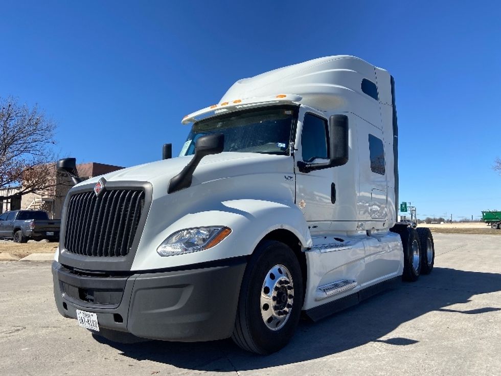 Sleeper Tractor-Heavy Duty Tractors-International-2022-LT625-San Antonio-TX-312,613\n\t\tmiles-$ 72,000 - Image 3