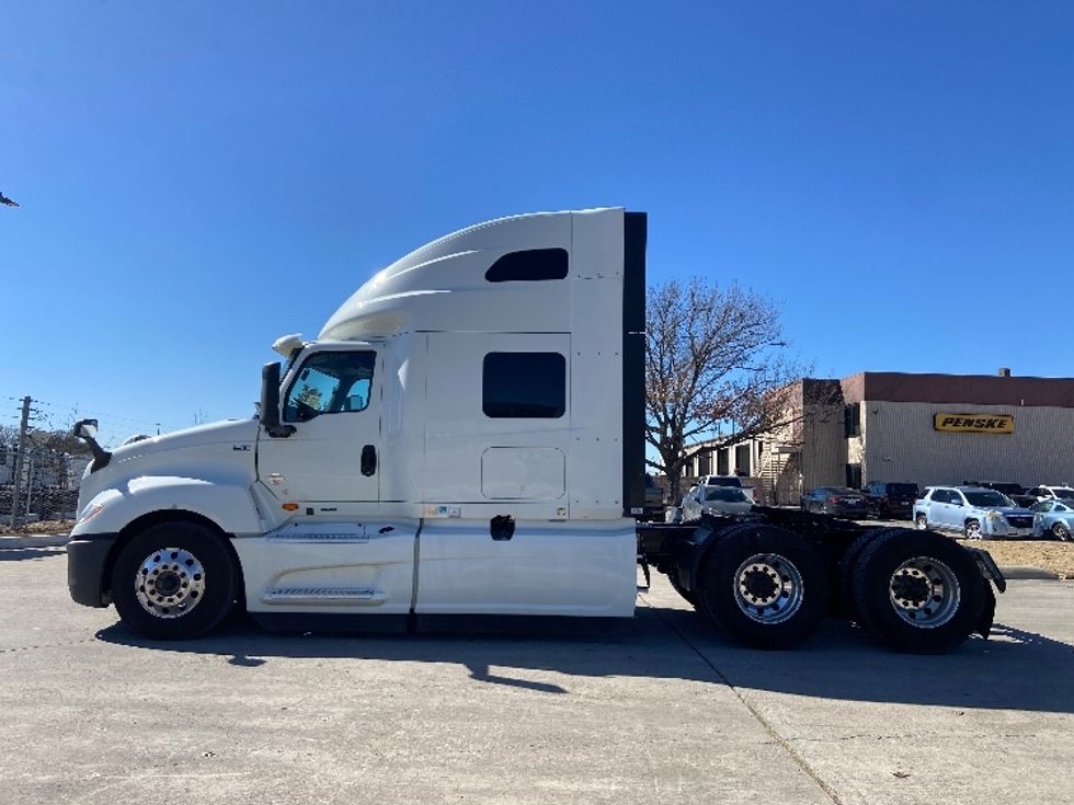 Sleeper Tractor-Heavy Duty Tractors-International-2022-LT625-San Antonio-TX-312,613\n\t\tmiles-$ 72,000 - Image 4