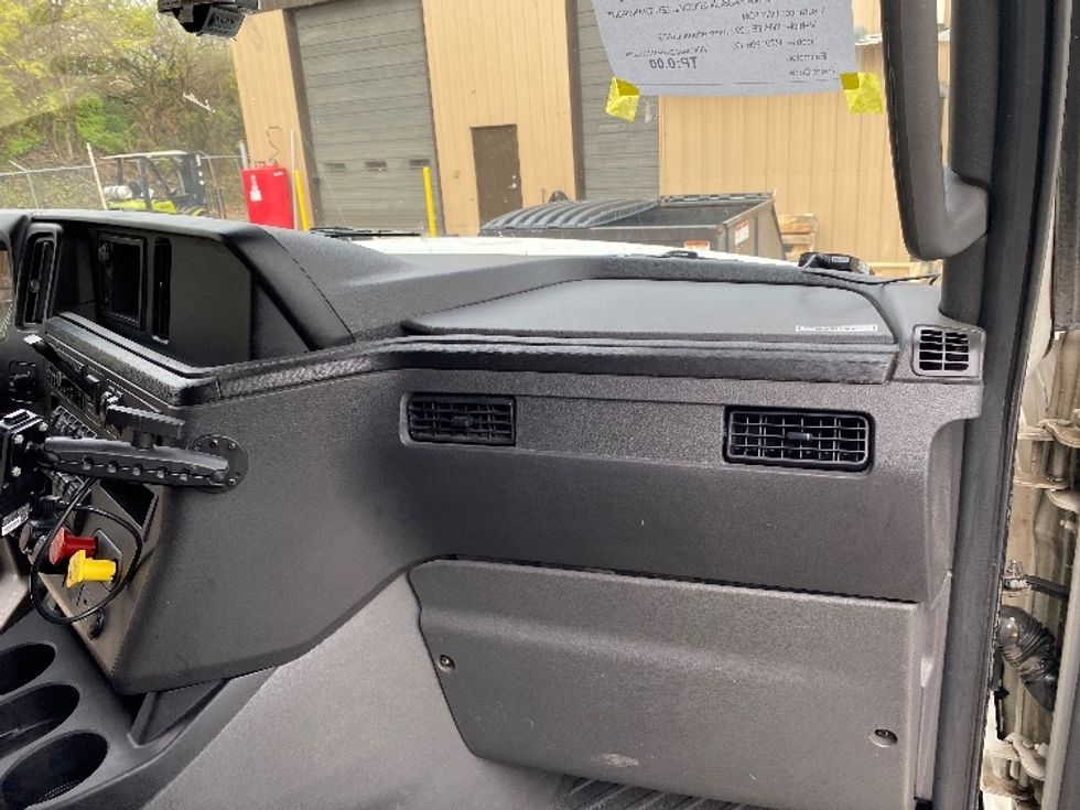 Sleeper Tractor-Heavy Duty Tractors-International-2022-LT625-San Antonio-TX-555,401\n\t\tmiles-$ 51,500 - Image 13