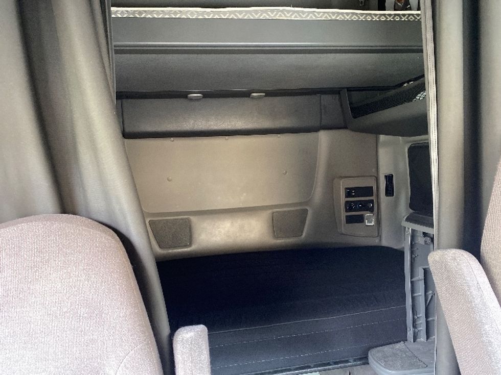 Sleeper Tractor-Heavy Duty Tractors-International-2022-LT625-San Antonio-TX-555,401\n\t\tmiles-$ 51,500 - Image 15