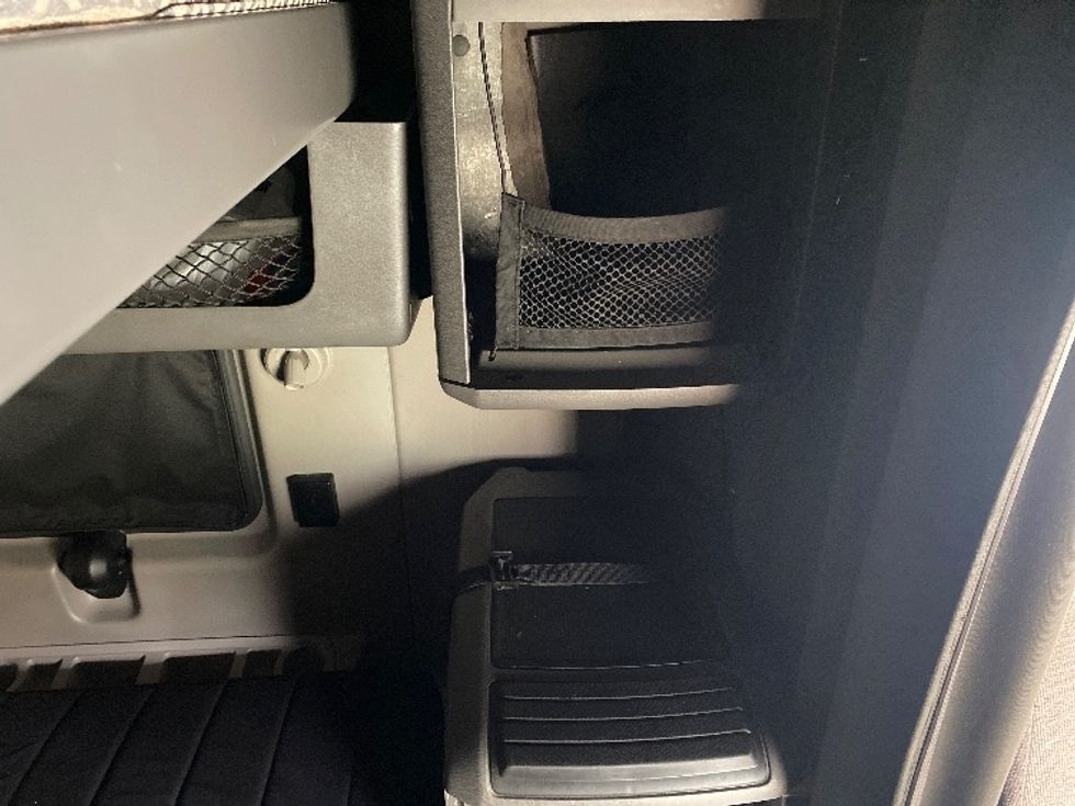 Sleeper Tractor-Heavy Duty Tractors-International-2022-LT625-San Antonio-TX-555,401\n\t\tmiles-$ 51,500 - Image 17