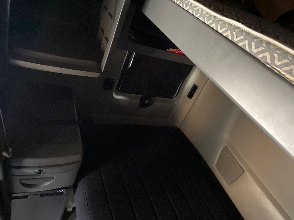 Sleeper Tractor-Heavy Duty Tractors-International-2022-LT625-San Antonio-TX-555,401\n\t\tmiles-$ 51,500 - Image 18