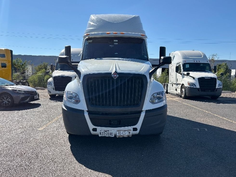 Sleeper Tractor-Heavy Duty Tractors-International-2022-LT625-San Antonio-TX-608,271\n\t\tmiles-$ 46,000 - Image 2