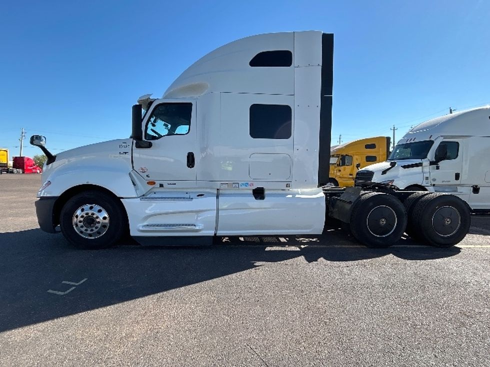 Sleeper Tractor-Heavy Duty Tractors-International-2022-LT625-San Antonio-TX-608,271\n\t\tmiles-$ 46,000 - Image 4