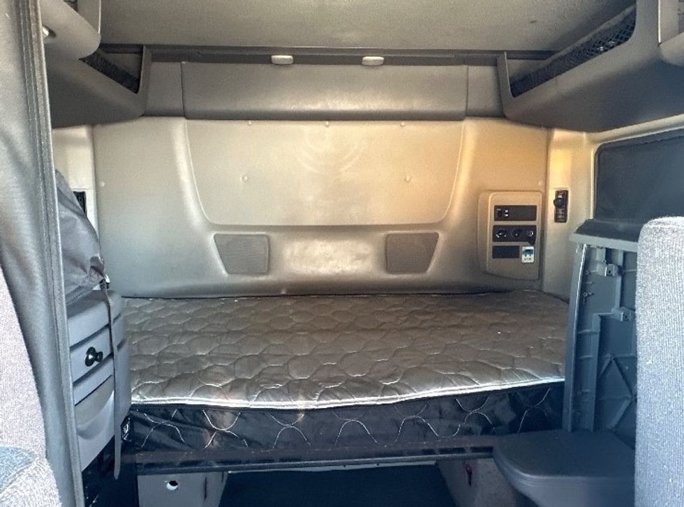 Sleeper Tractor-Heavy Duty Tractors-International-2022-LT625-San Antonio-TX-613,142\n\t\tmiles-$ 45,500 - Image 16