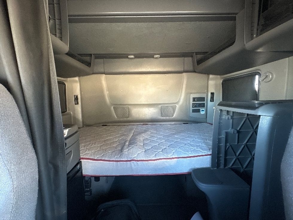 Sleeper Tractor-Heavy Duty Tractors-International-2022-LT625-San Antonio-TX-653,691\n\t\tmiles-$ 41,500 - Image 14