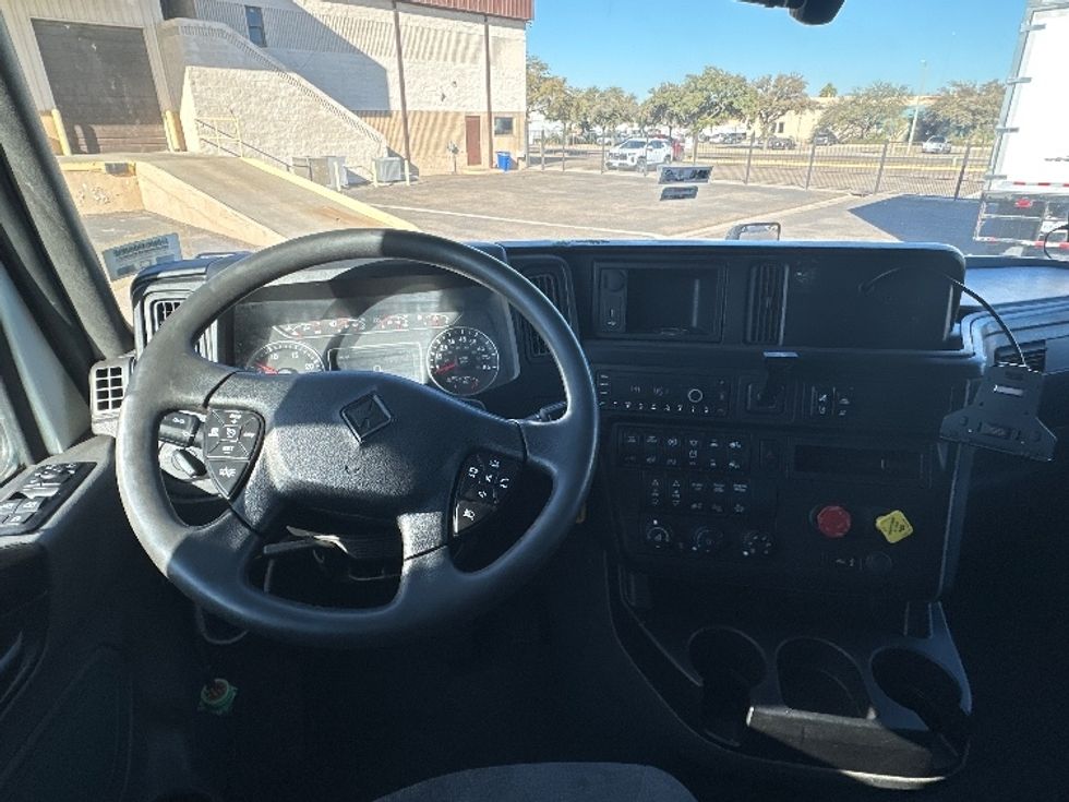 Sleeper Tractor-Heavy Duty Tractors-International-2022-LT625-San Antonio-TX-653,691\n\t\tmiles-$ 41,500 - Image 9