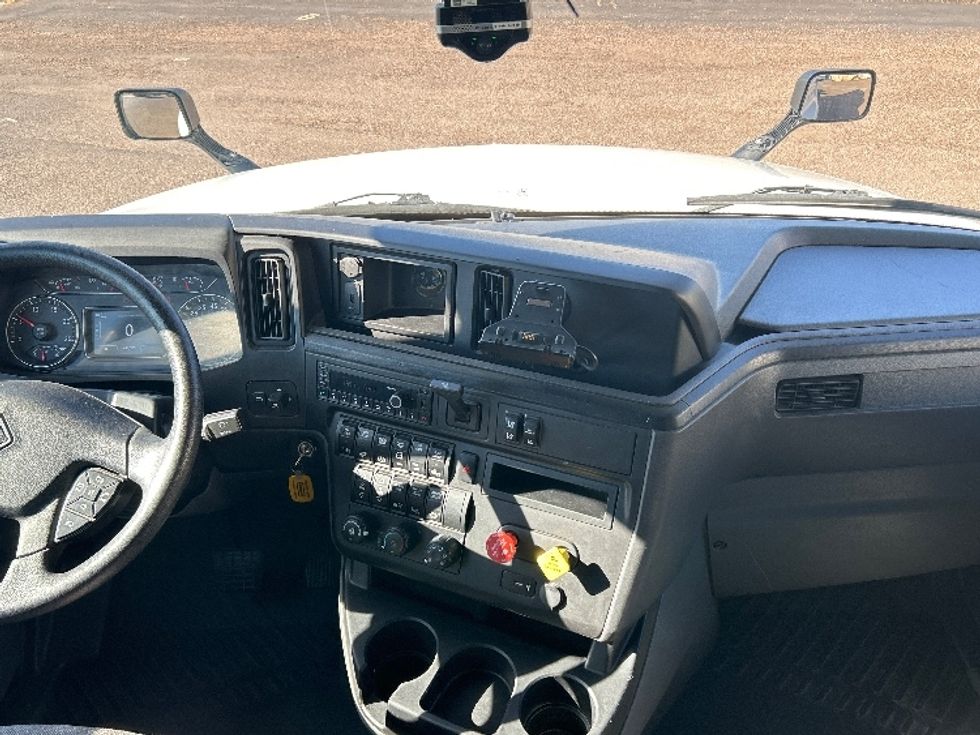 Sleeper Tractor-Heavy Duty Tractors-International-2022-LT625-San Antonio-TX-691,523\n\t\tmiles-$ 37,750 - Image 12