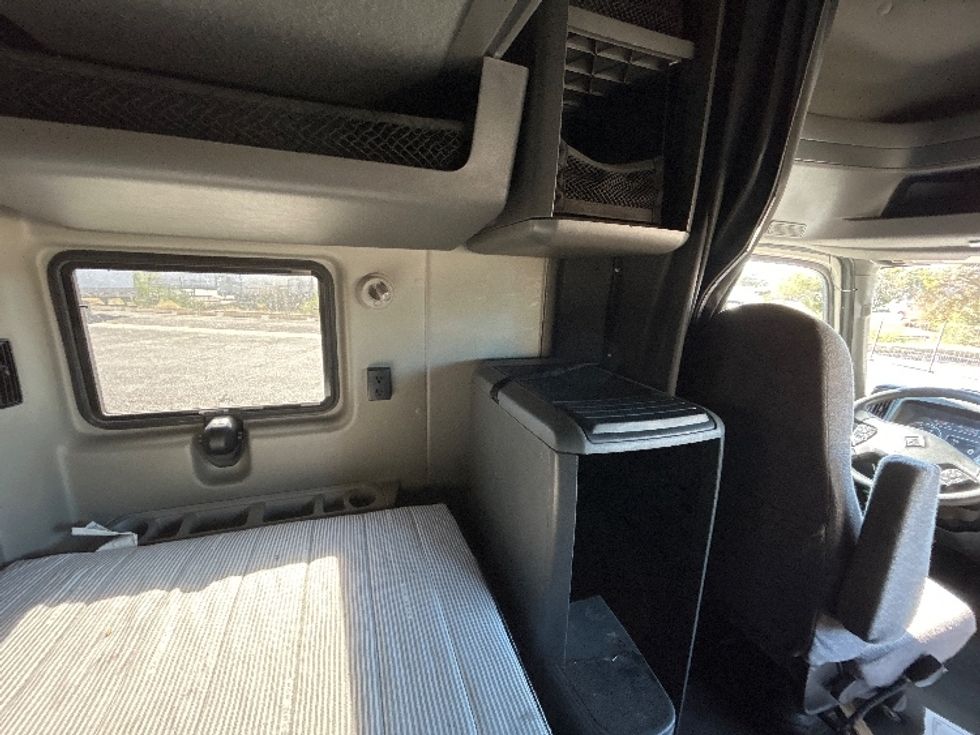 Sleeper Tractor-Heavy Duty Tractors-International-2022-LT625-San Antonio-TX-691,523\n\t\tmiles-$ 37,750 - Image 17