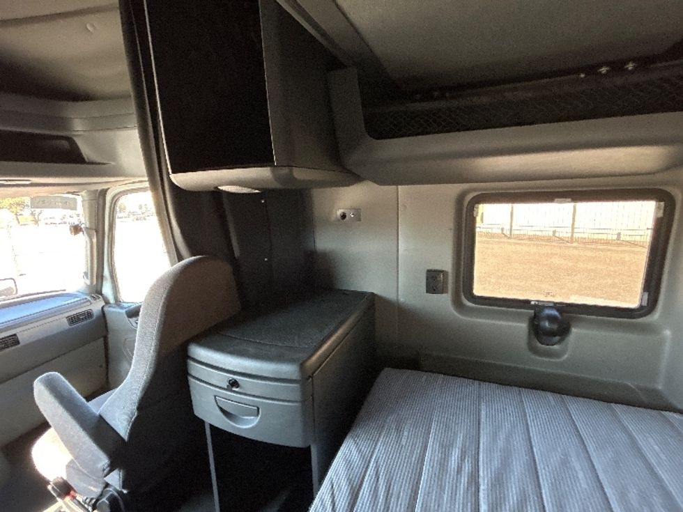 Sleeper Tractor-Heavy Duty Tractors-International-2022-LT625-San Antonio-TX-691,523\n\t\tmiles-$ 37,750 - Image 18