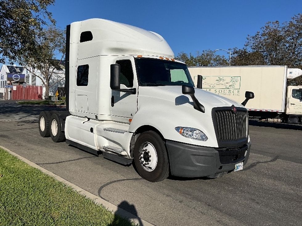 Sleeper Tractor-Heavy Duty Tractors-International-2022-LT625-San Leandro-CA-472,019\n\t\tmiles-$ 64,250 - Image 1