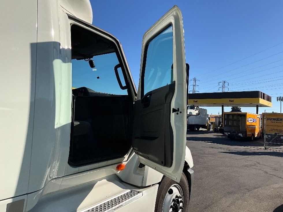 Sleeper Tractor-Heavy Duty Tractors-International-2022-LT625-San Leandro-CA-472,019\n\t\tmiles-$ 64,250 - Image 12