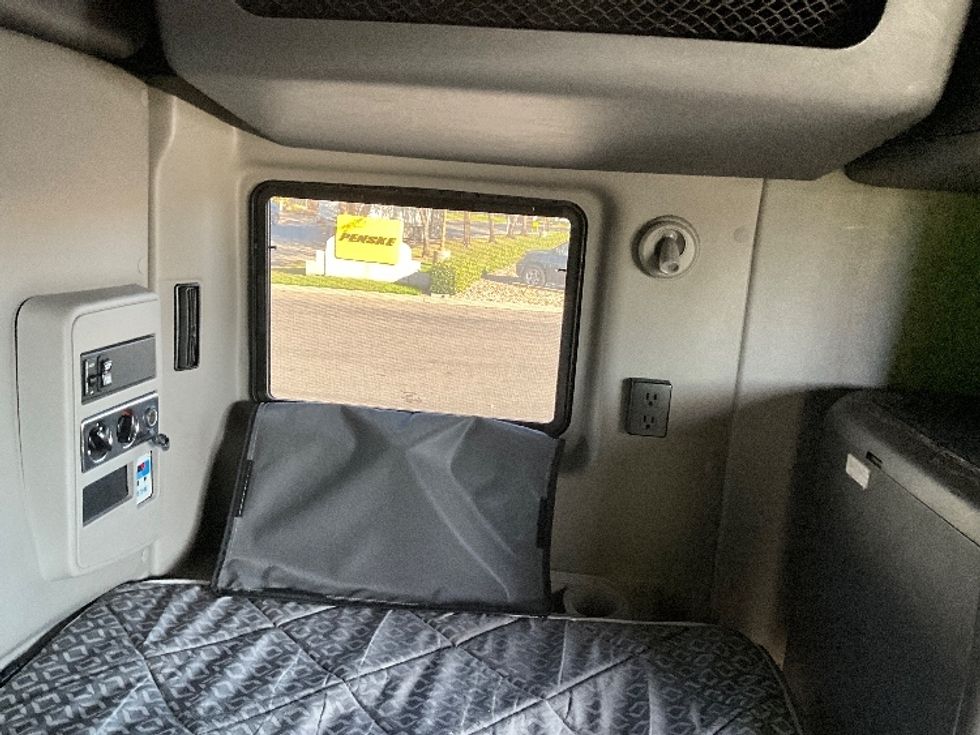 Sleeper Tractor-Heavy Duty Tractors-International-2022-LT625-San Leandro-CA-472,019\n\t\tmiles-$ 64,250 - Image 17