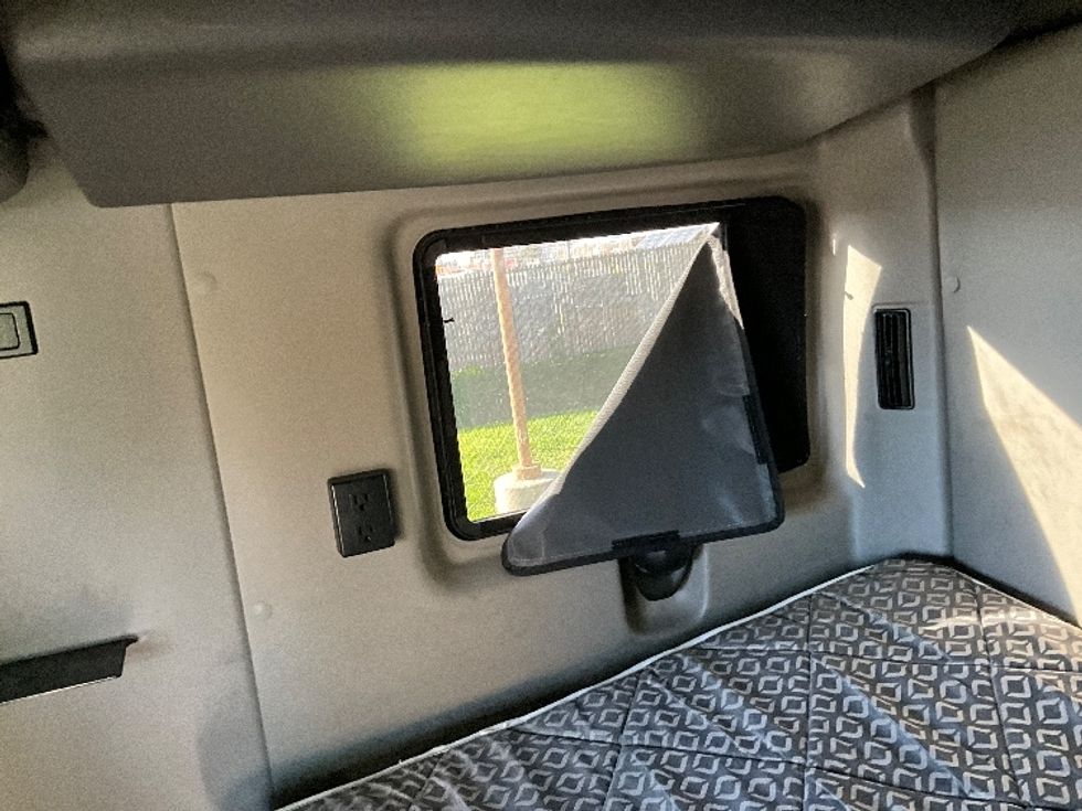 Sleeper Tractor-Heavy Duty Tractors-International-2022-LT625-San Leandro-CA-472,019\n\t\tmiles-$ 64,250 - Image 18