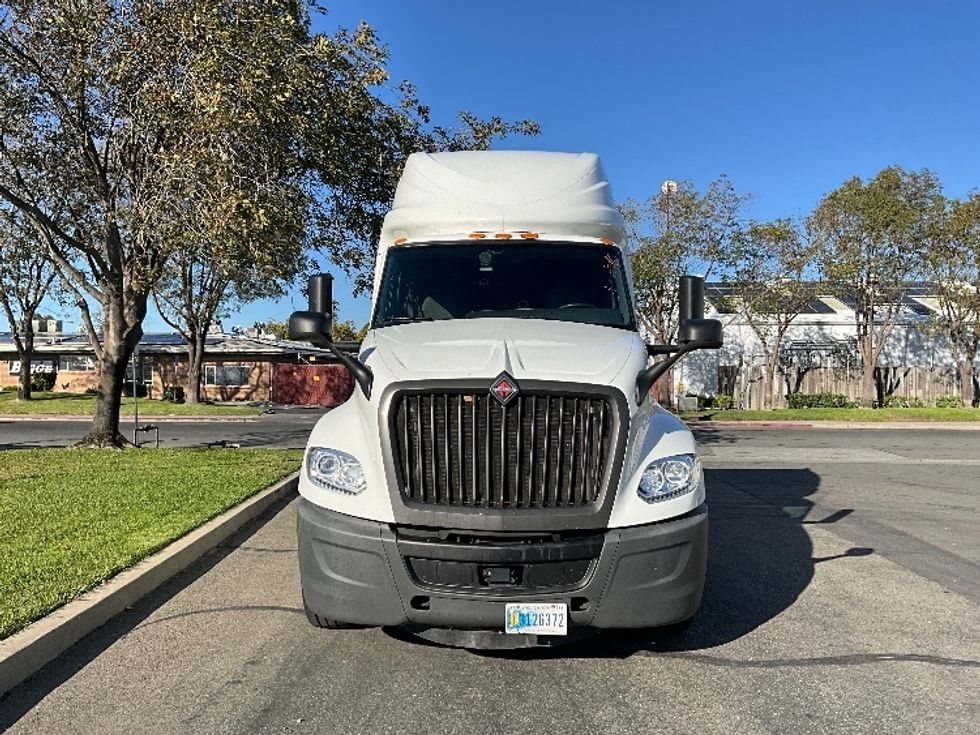 Sleeper Tractor-Heavy Duty Tractors-International-2022-LT625-San Leandro-CA-472,019\n\t\tmiles-$ 64,250 - Image 2