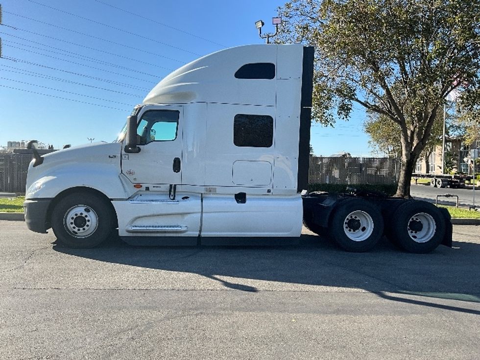 Sleeper Tractor-Heavy Duty Tractors-International-2022-LT625-San Leandro-CA-472,019\n\t\tmiles-$ 64,250 - Image 4
