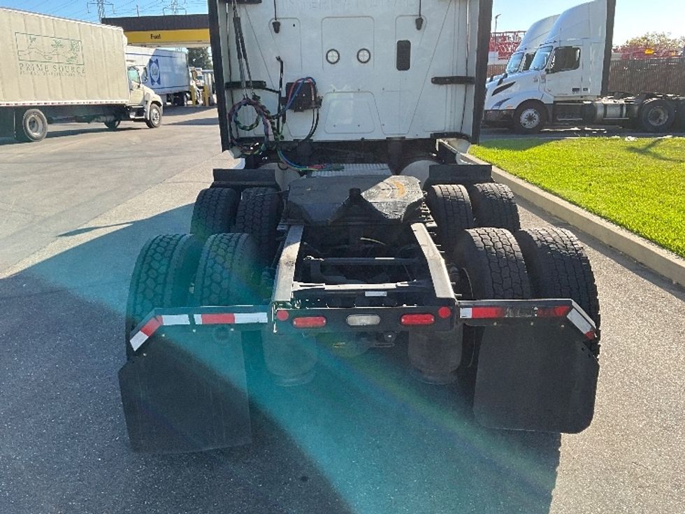 Sleeper Tractor-Heavy Duty Tractors-International-2022-LT625-San Leandro-CA-472,019\n\t\tmiles-$ 64,250 - Image 6