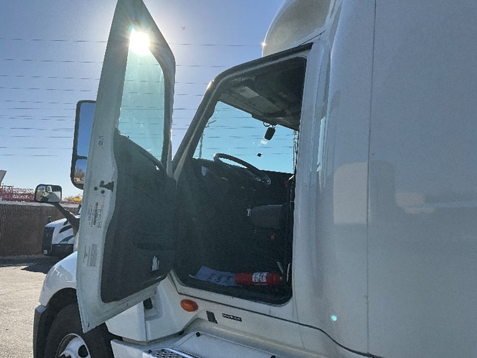 Sleeper Tractor-Heavy Duty Tractors-International-2022-LT625-San Leandro-CA-472,019\n\t\tmiles-$ 64,250 - Image 8