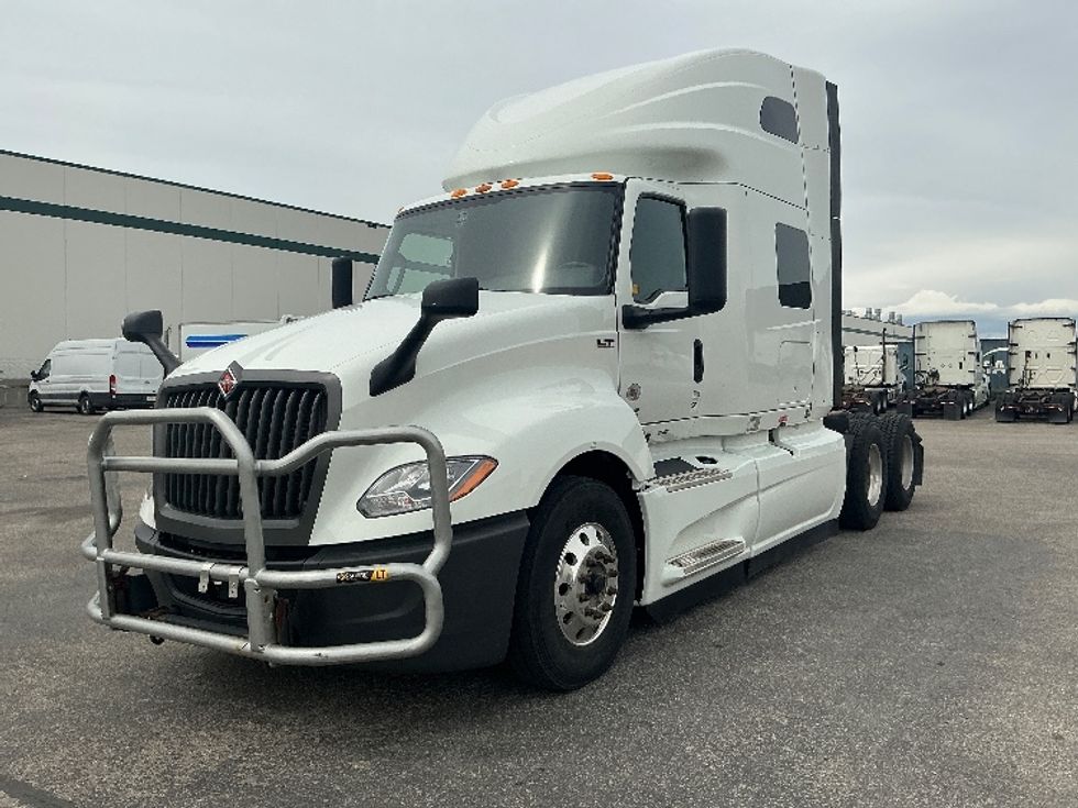 Sleeper Tractor-Heavy Duty Tractors-International-2022-LT625-Saskatoon-SK-635,133\n\t\tkm-$ 89,000 - Image 1