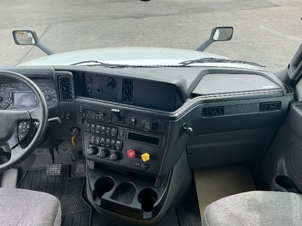 Sleeper Tractor-Heavy Duty Tractors-International-2022-LT625-Saskatoon-SK-635,133\n\t\tkm-$ 89,000 - Image 12