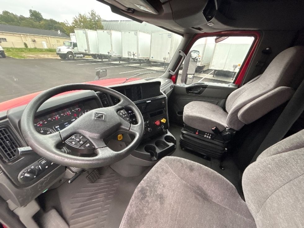2022 International LT625 LT photo 10
