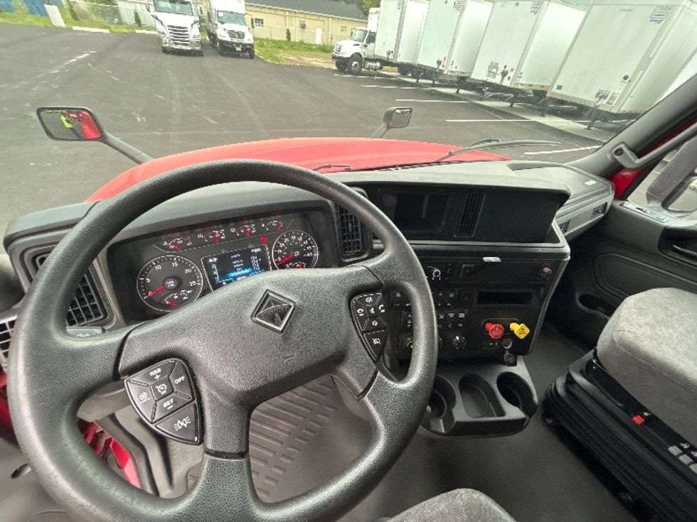 2022 International LT625 LT photo 11